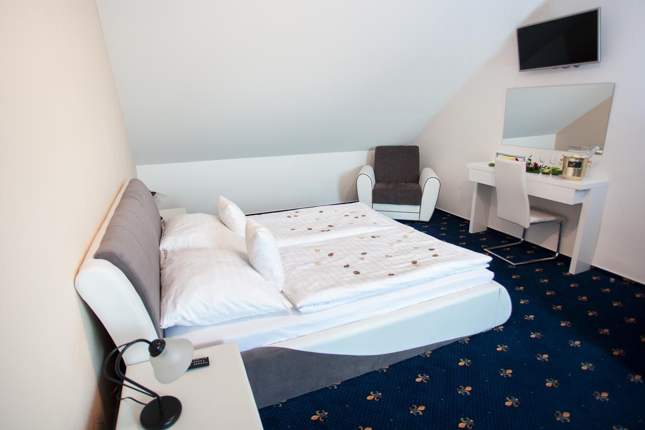 Hotel Savoy Ceske Budejovice Exterior foto