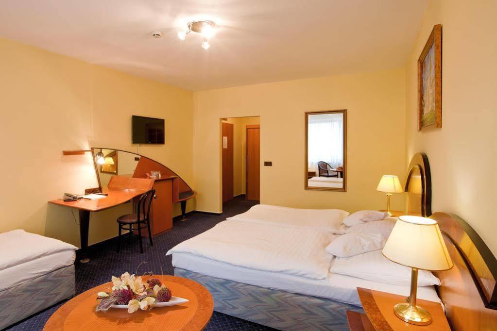 Hotel Savoy Ceske Budejovice Exterior foto